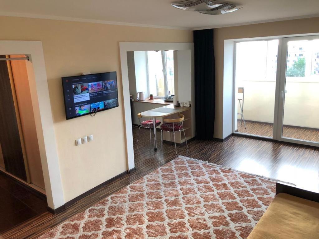 Apartment On Republic Square Ustʼ-Kamenogorsk 외부 사진